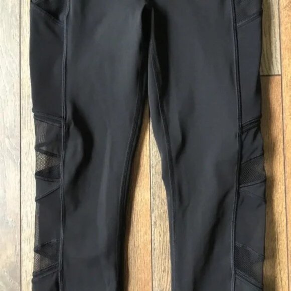 Lululemon Speed Up Tight Mesh size 4 *EUC - Picture 6 of 13